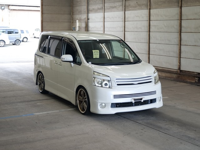 TOYOTA VOXY 2008
