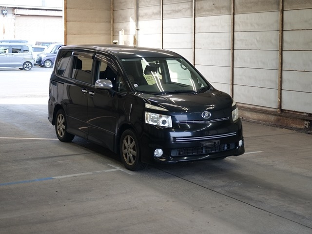 TOYOTA VOXY 2009