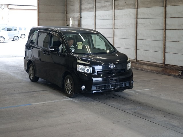 TOYOTA VOXY 2007