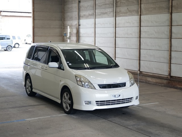 TOYOTA ISIS 2005