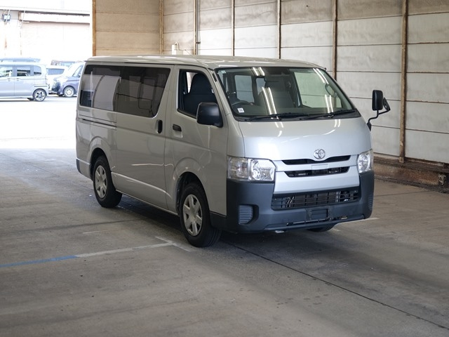 TOYOTA HIACE VAN 2019