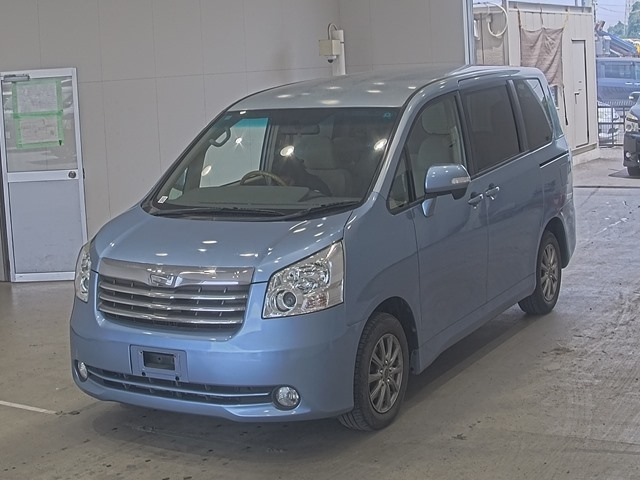 TOYOTA NOAH 2008