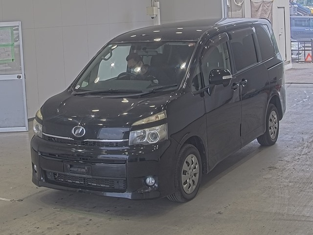 TOYOTA VOXY 2012