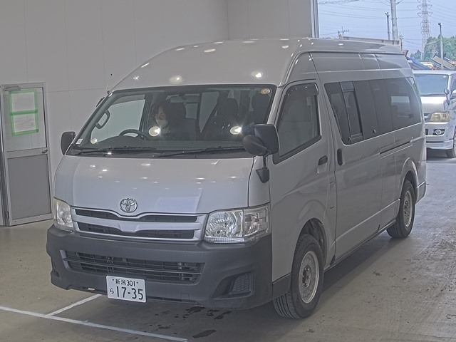 TOYOTA HIACE 2013
