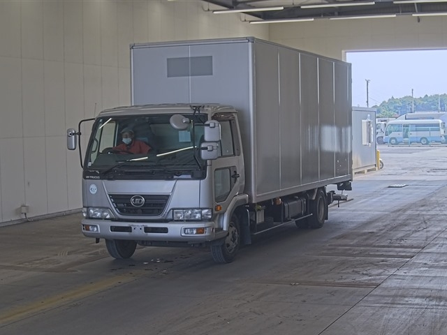 NISSAN UD SERIES 2011
