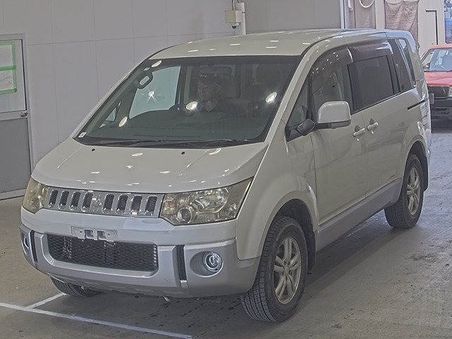 MITSUBISHI DELICA D5 2010