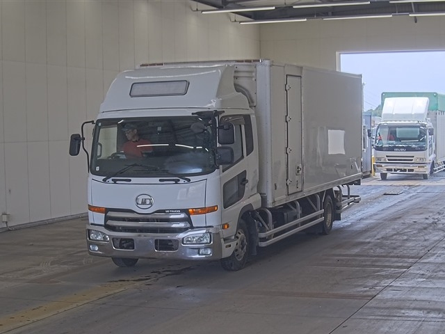 NISSAN CONDOR 2014