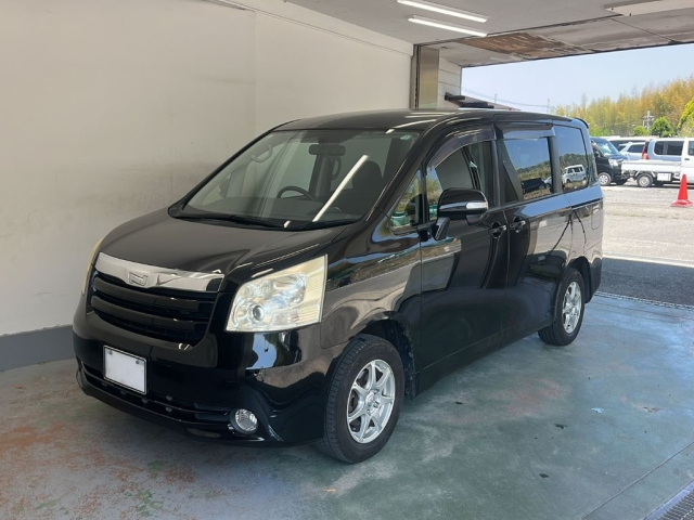 TOYOTA NOAH 2008