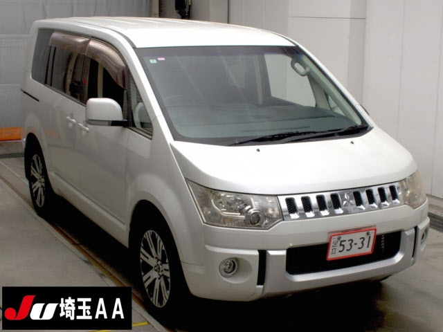 MITSUBISHI DELICA D5 2011