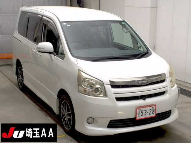 TOYOTA NOAH 2008