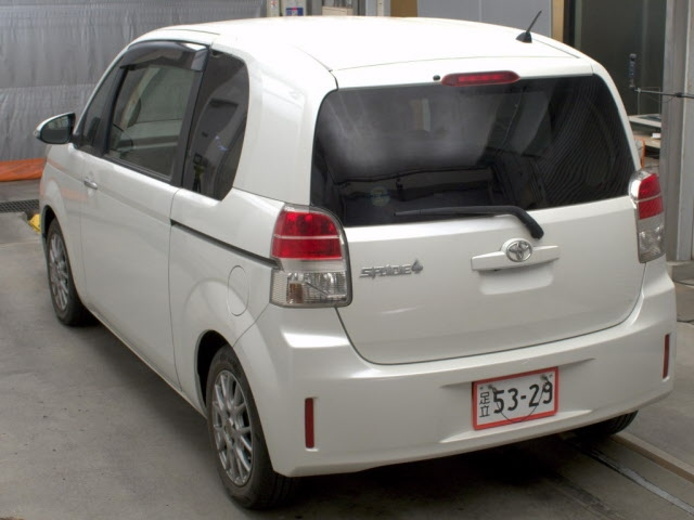 TOYOTA SPADE 2013