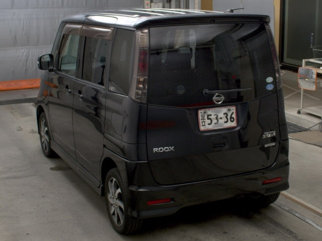 NISSAN ROOX 2011