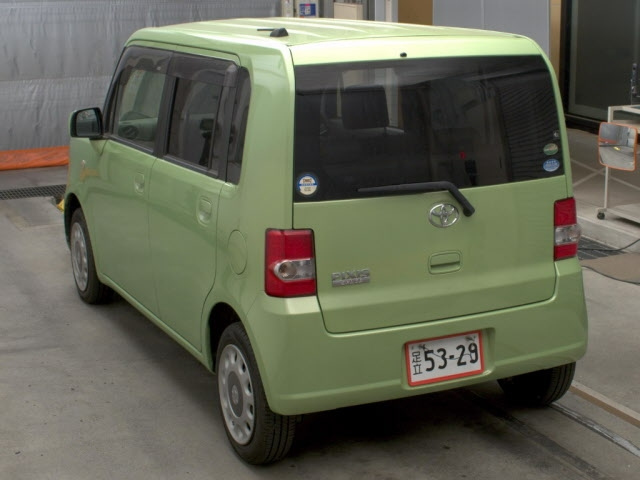 TOYOTA PIXIS SPACE 2015