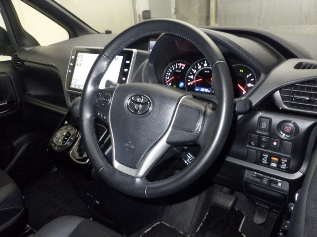 TOYOTA NOAH 2019