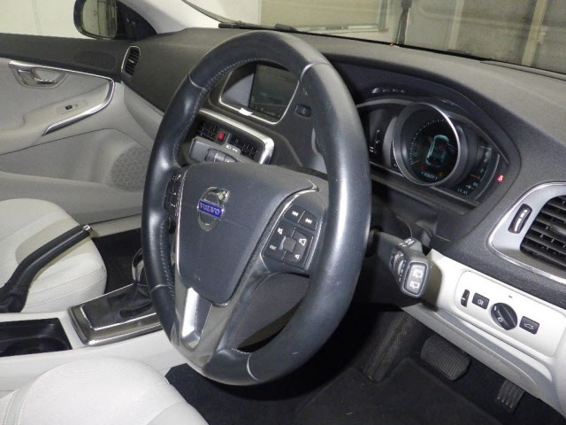 VOLVO V40 2014