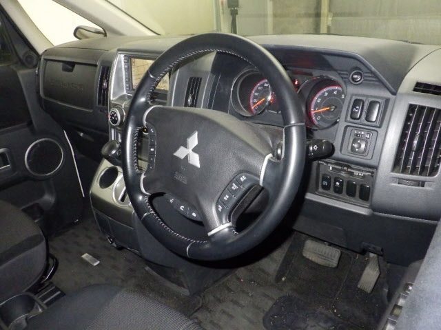 MITSUBISHI DELICA D5 2008