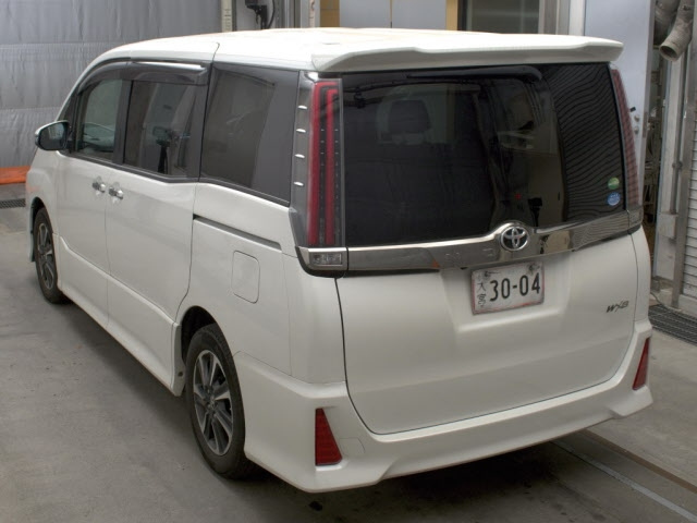 TOYOTA NOAH 2018
