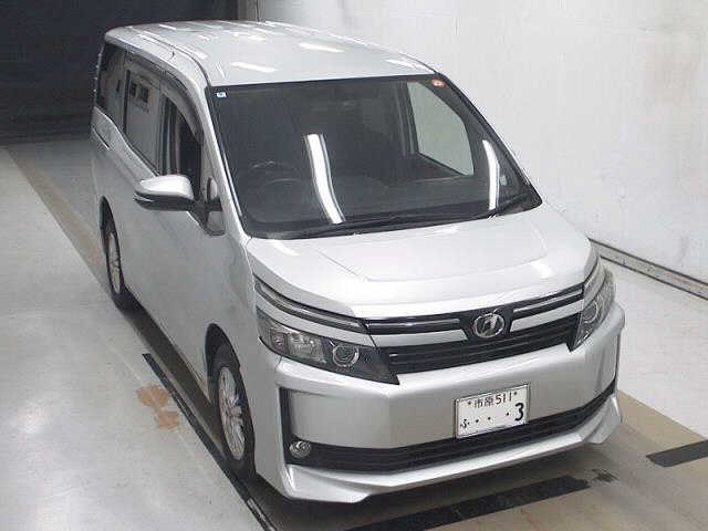TOYOTA VOXY 2014