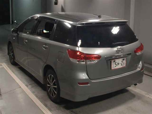 TOYOTA WISH 2010