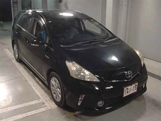 TOYOTA PRIUS ALPHA 2013