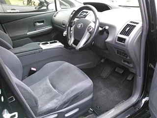 TOYOTA PRIUS ALPHA 2013