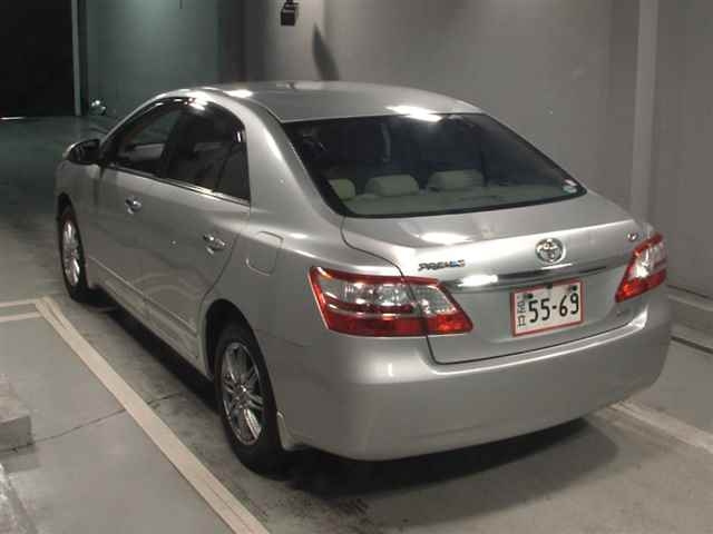 TOYOTA PREMIO 2013