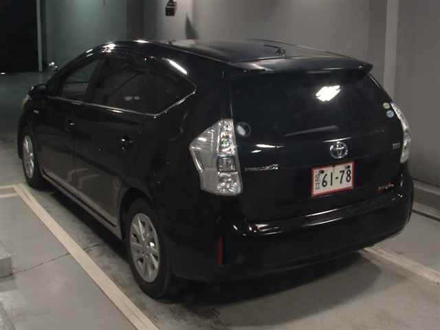 TOYOTA PRIUS ALPHA 2013