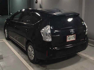 TOYOTA PRIUS ALPHA 2013