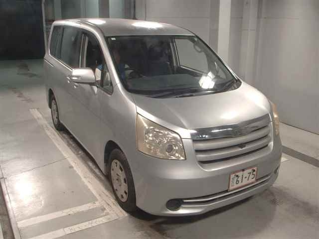 TOYOTA NOAH 2008