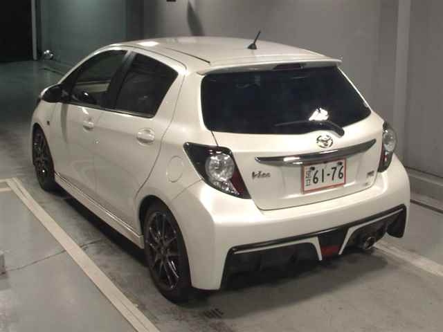 TOYOTA VITZ 2016