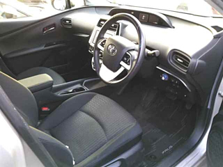 TOYOTA PRIUS 2017