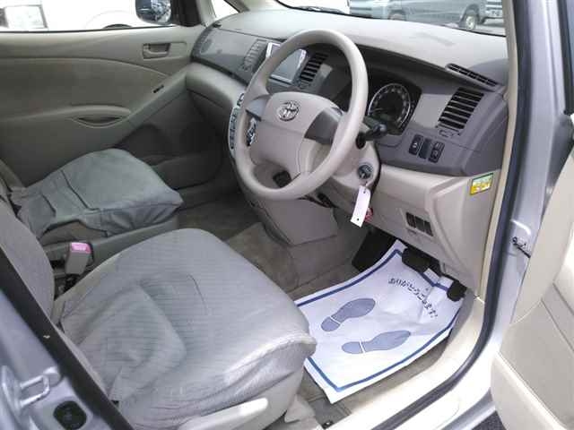 TOYOTA ISIS 2008