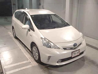 TOYOTA PRIUS ALPHA 2012