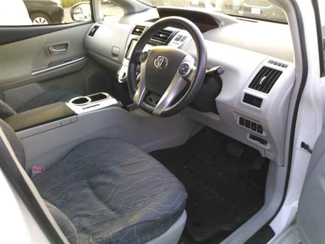 TOYOTA PRIUS ALPHA 2012
