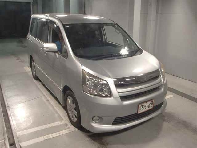 TOYOTA NOAH 2008