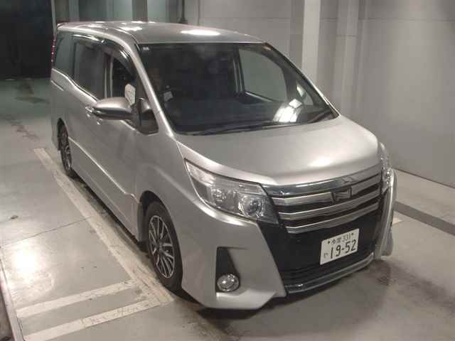 TOYOTA NOAH 2014