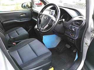 TOYOTA NOAH 2014