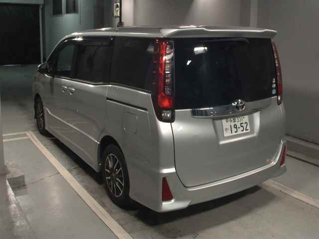 TOYOTA NOAH 2014