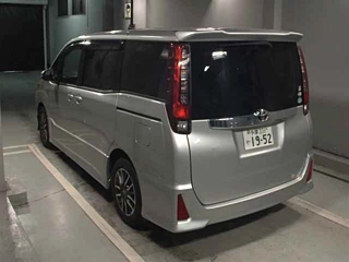 TOYOTA NOAH 2014