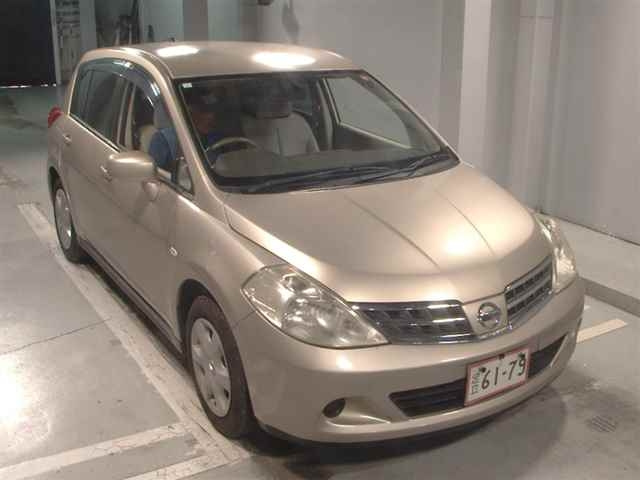 NISSAN TIIDA 2011