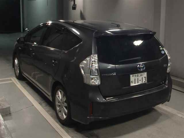 TOYOTA PRIUS ALPHA 2013