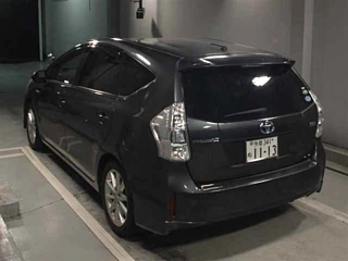 TOYOTA PRIUS ALPHA 2013