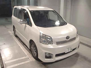 TOYOTA VOXY 2013