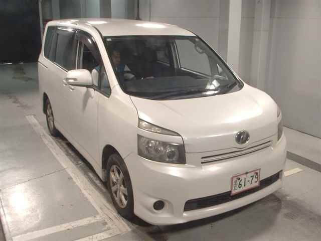 TOYOTA VOXY 2010