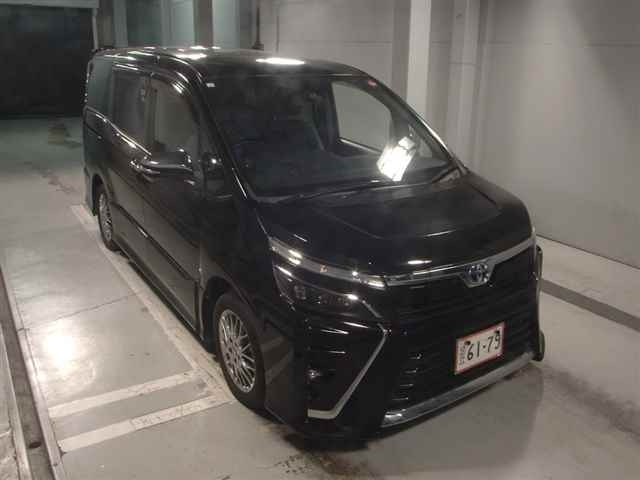 TOYOTA VOXY 2021