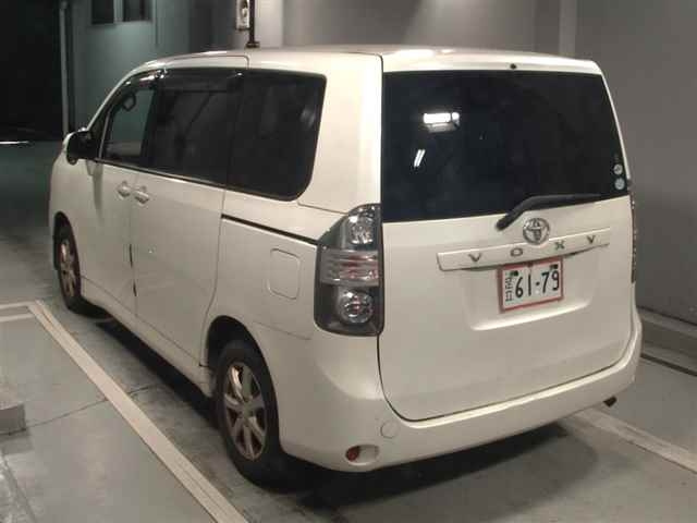 TOYOTA VOXY 2010