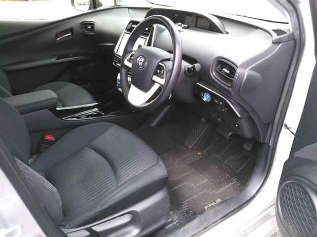 TOYOTA PRIUS 2018