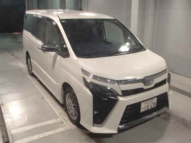 TOYOTA VOXY 2021