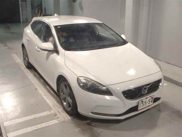 VOLVO V40 2015