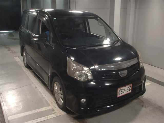 TOYOTA NOAH 2010